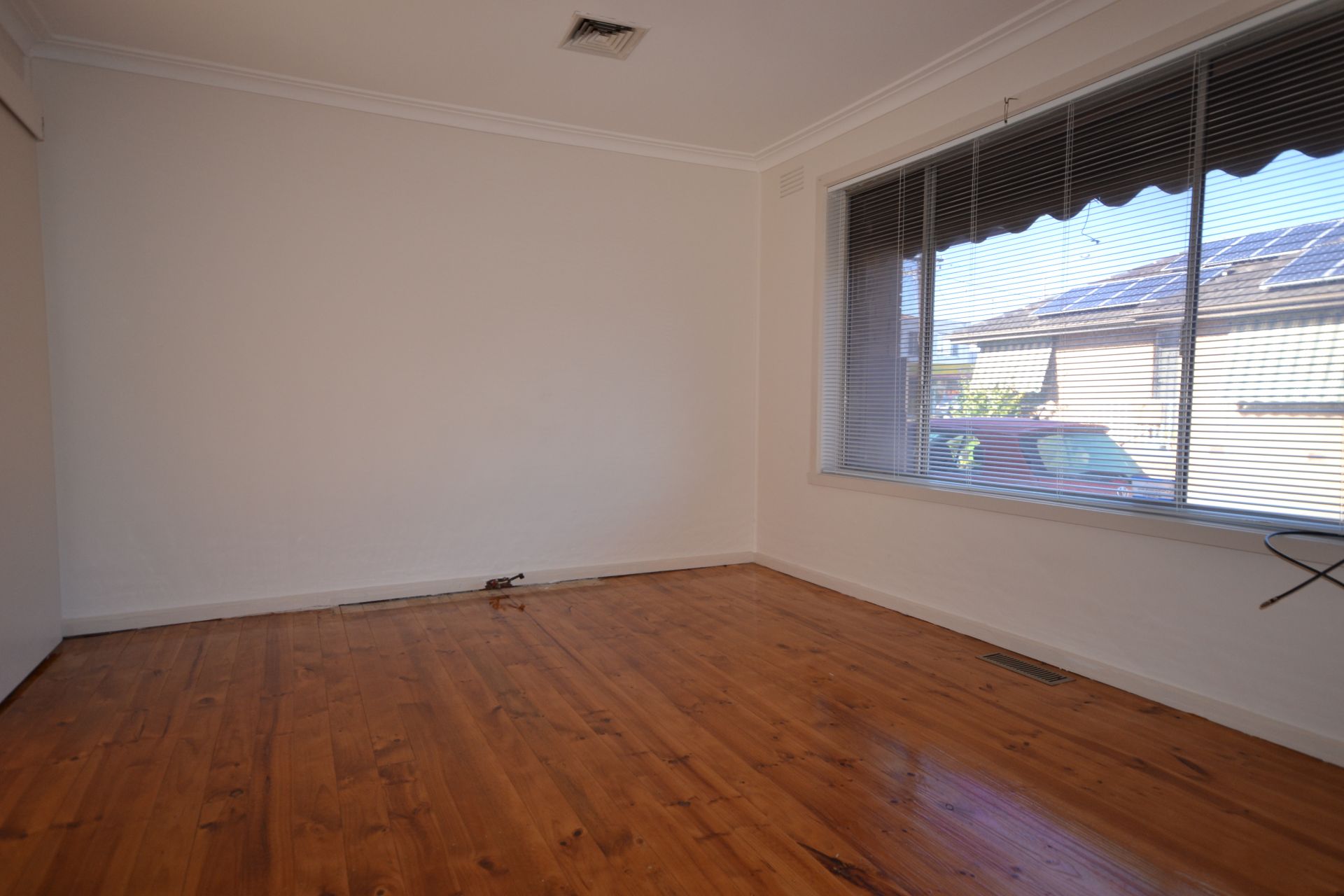 GREAT SIZE UNIT WITH A TRAM AT YOUR DOORSTEP!