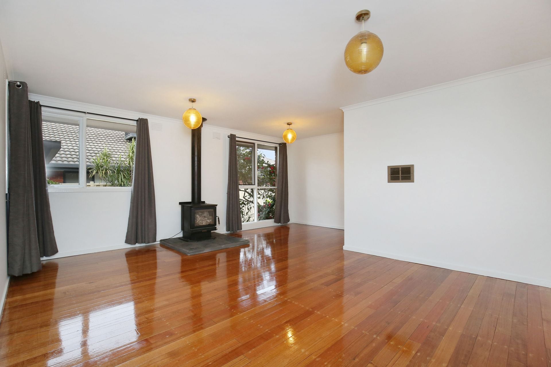 ***PRIME LOCATION & FRESHLY PAINTED ***   *Insp Wed 4th Jul @ 5:00pm*