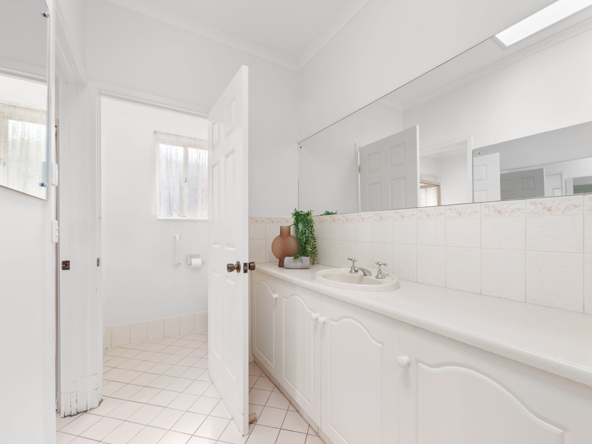 12 Charles Street, Allenby Gardens - Thumbnail 8