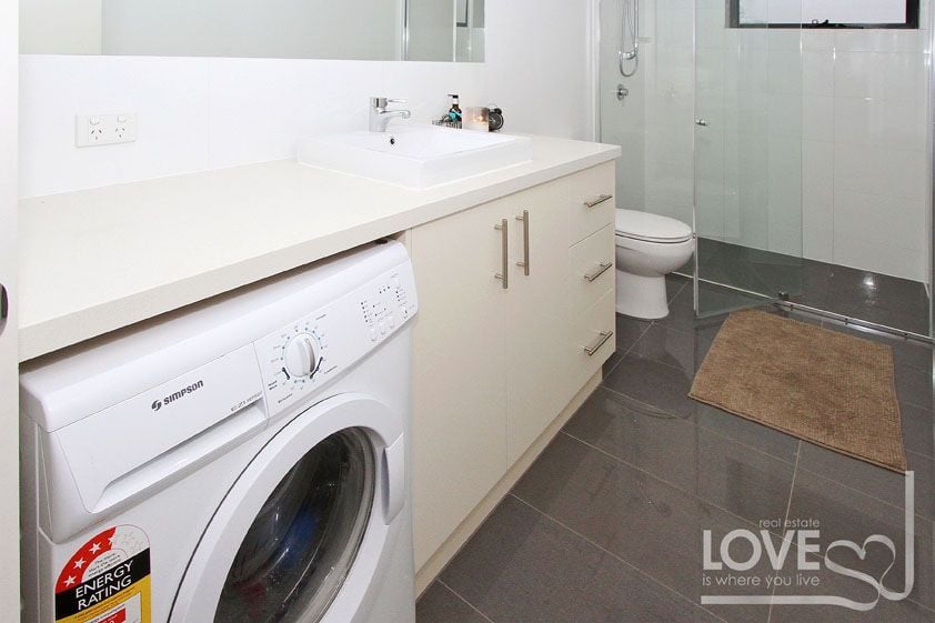**Modern & Low Maintenance Living & 1 week RENT FREE**