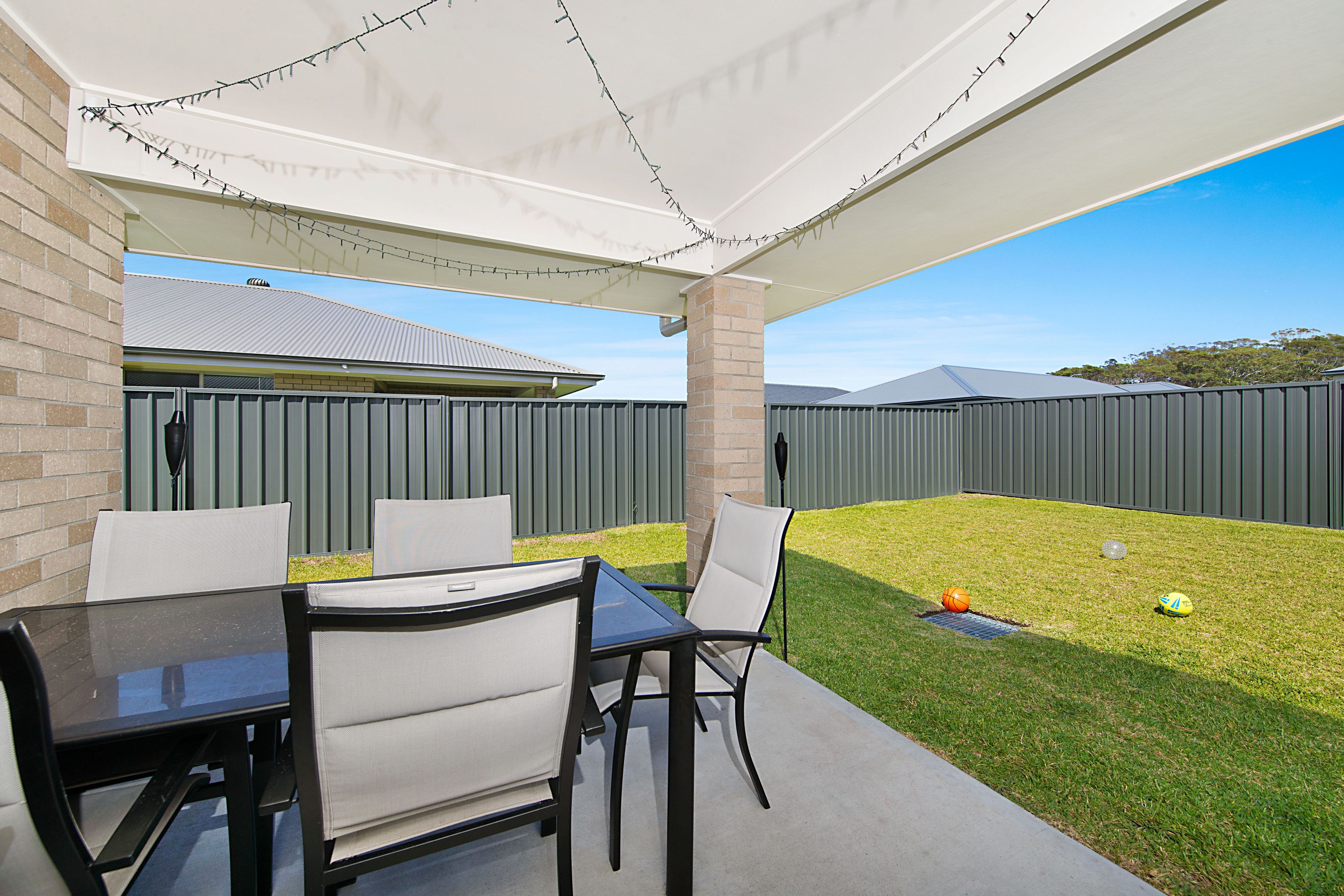 Sold property 93 Seaside Boulevard Fern Bay , NSW 2295