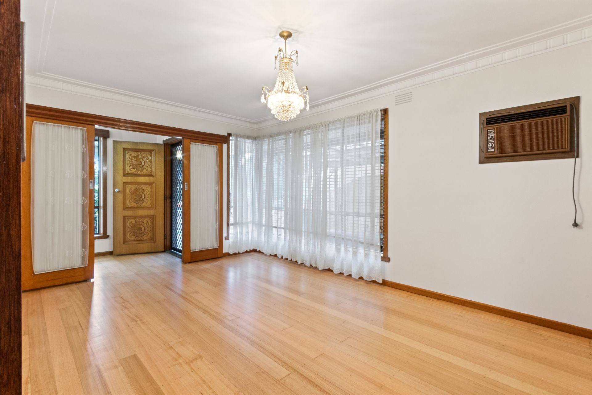 Charming 3-Bedroom home plus Bungalow!