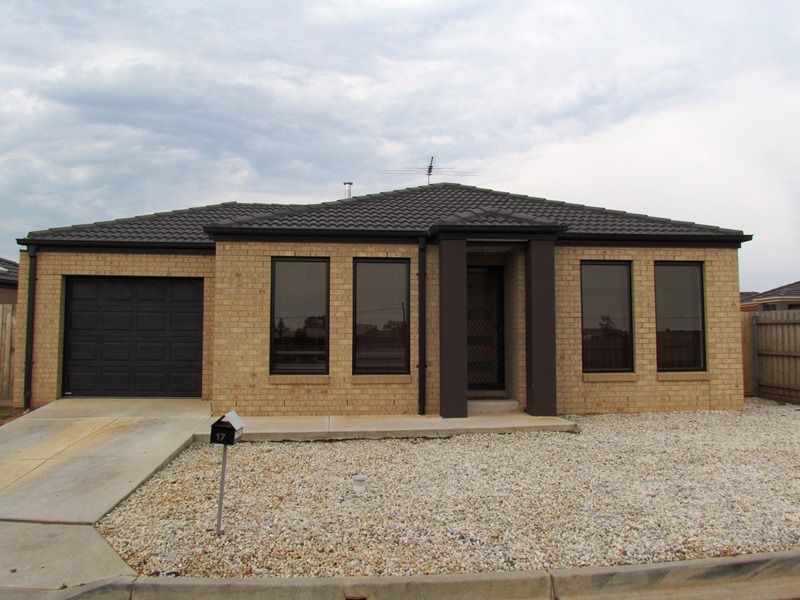 17/20-22 Roslyn Park Drive, Melton West - Thumbnail 2