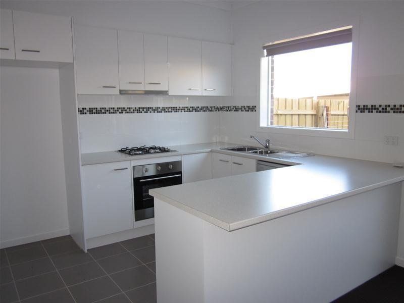 LIGHT FILLED TOWNHOUSE   *Insp Mon 19th Dec @ 5:00pm*