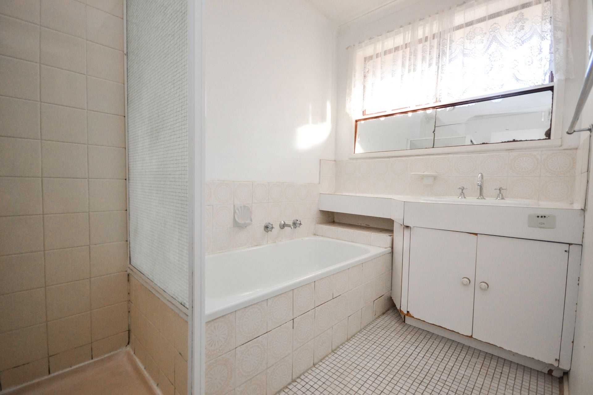 PRICE DROPPED, COSY AND PERFECTLY POSITIONED!