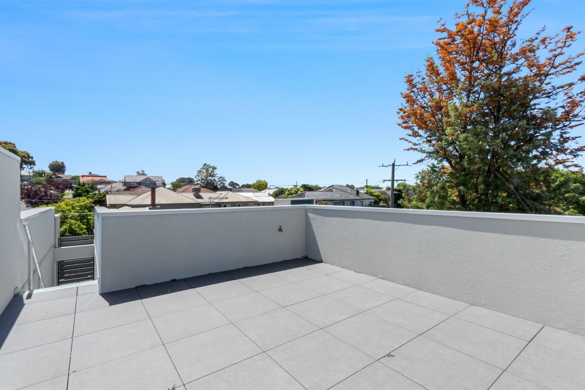 Near New Townhouse with Rooftop Terrace