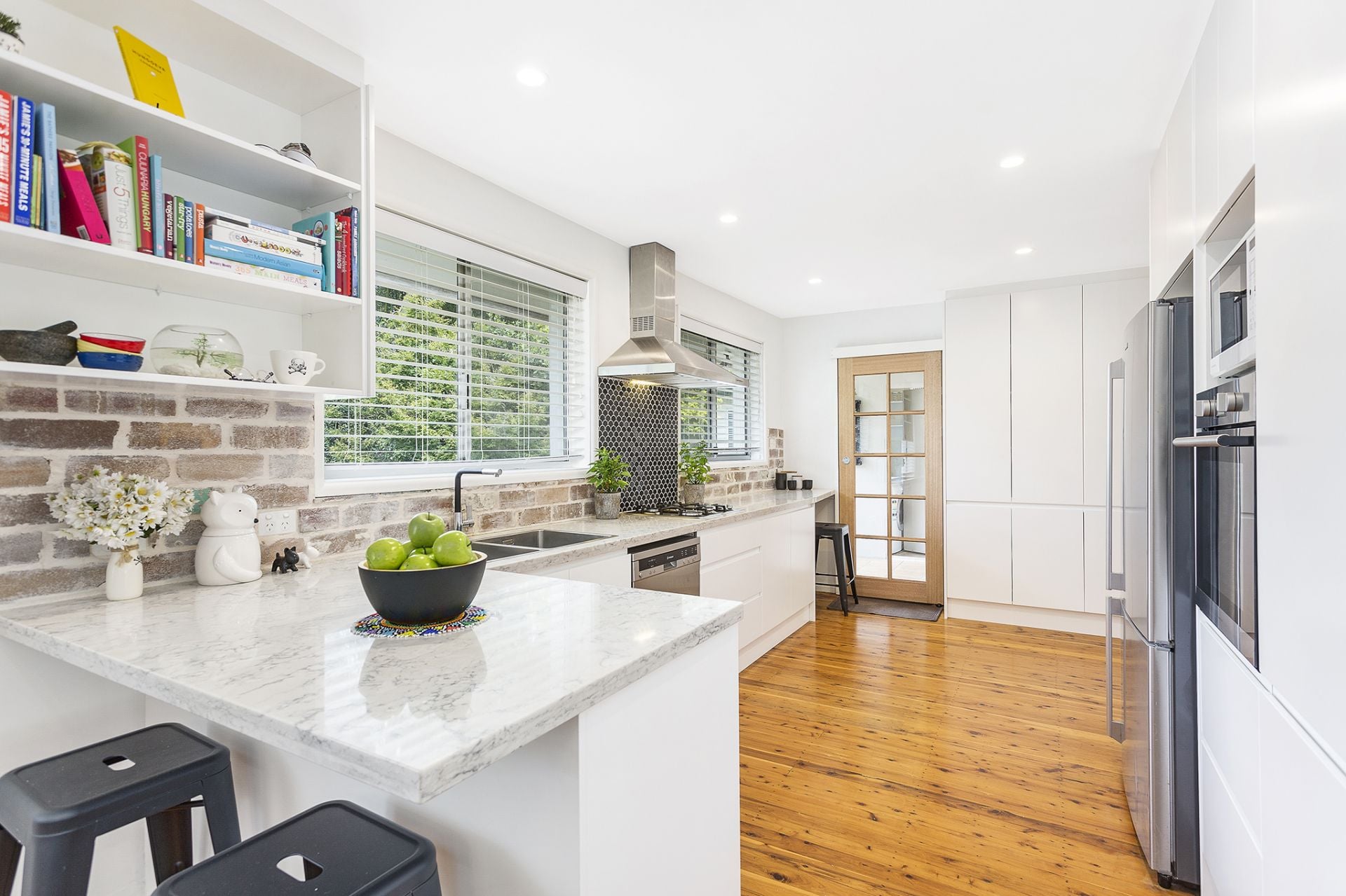 6 Amitaf Avenue Caringbah South NSW, Caringbah South - Thumbnail 2