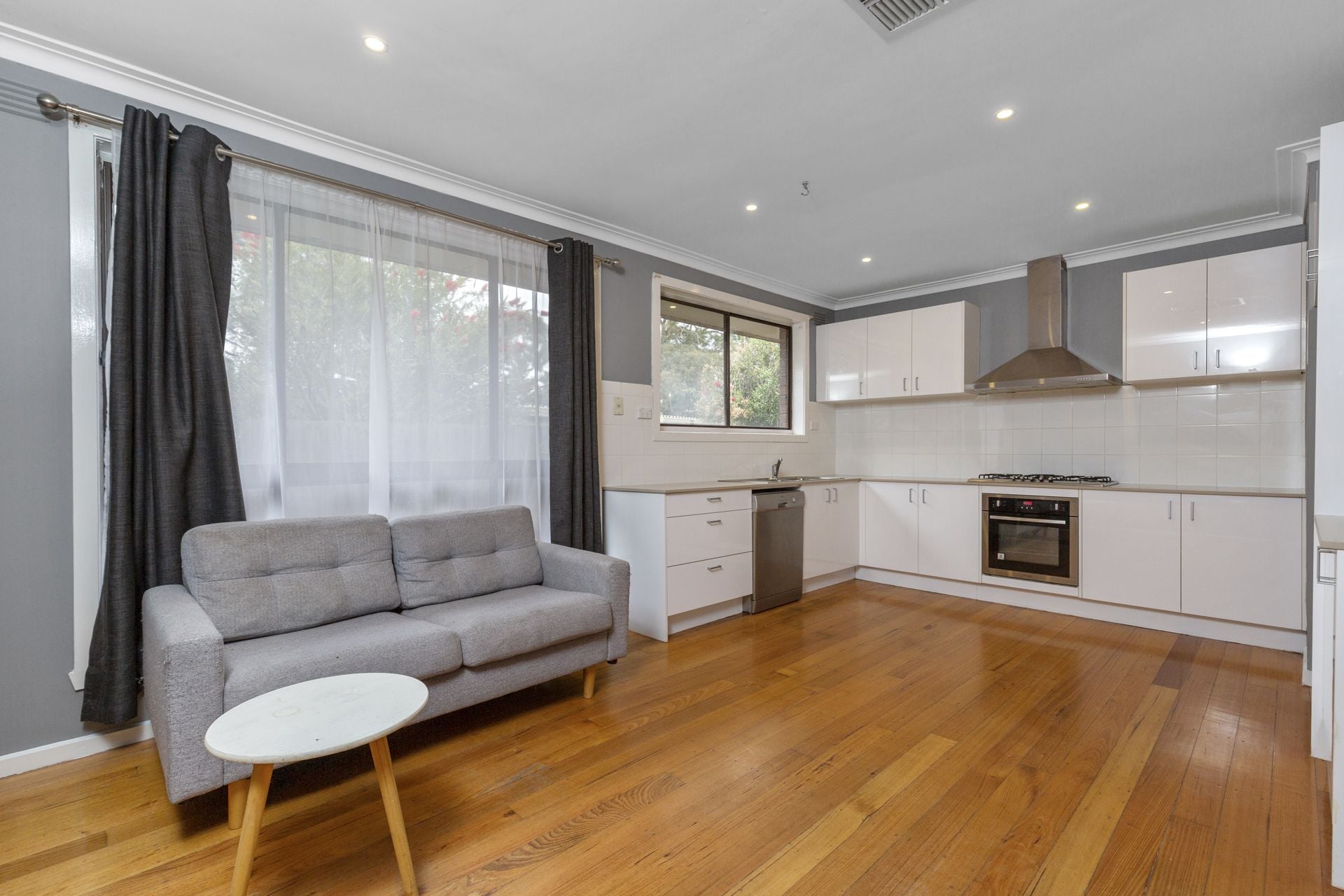 FRESHLY RENOVATED FAMILY HOME IN PERFECTLY LOCATED!