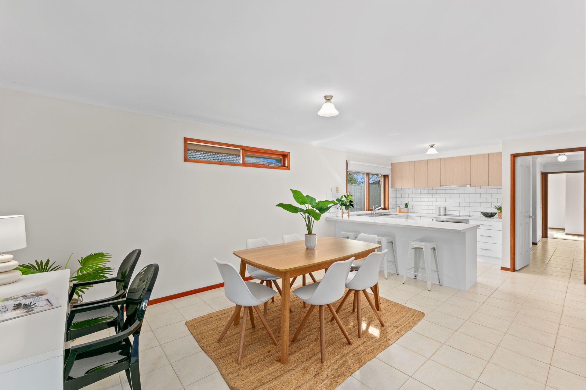 AN IMMACULATE 4 BEDDER