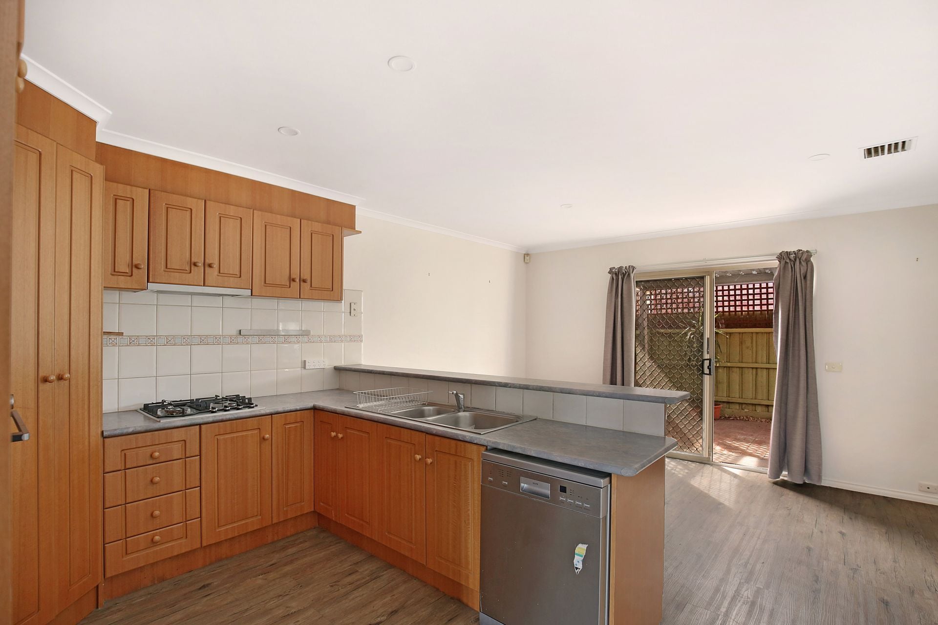 Street facing townhouse in great locale