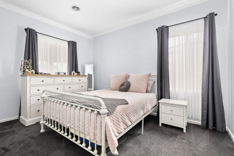 6 Lyme Park Circle, Caroline Springs - Thumbnail 8