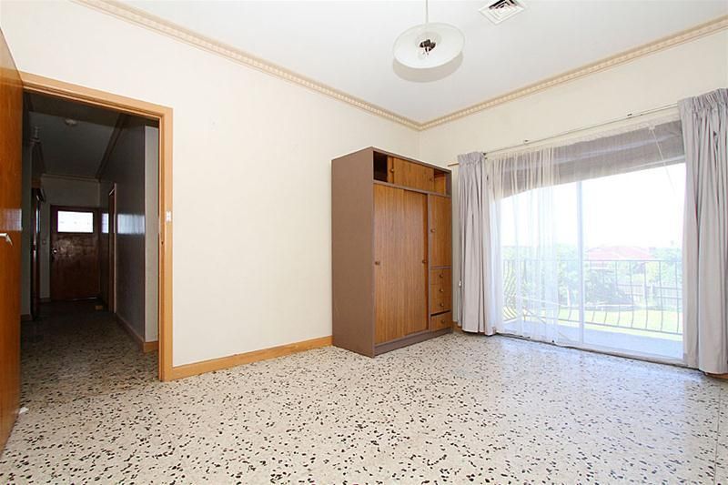 4 BEDROOM DELIGHT!