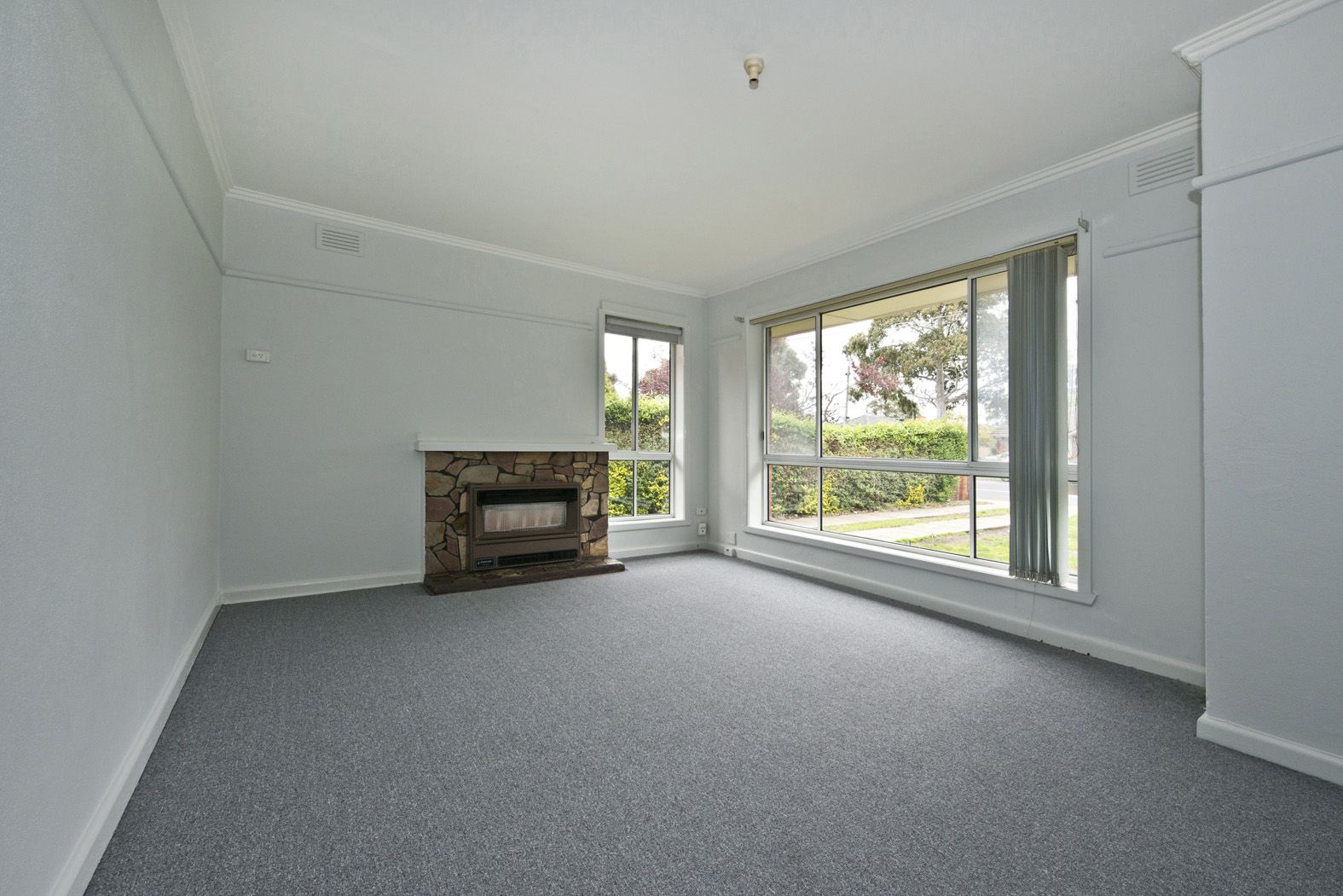 Light and Fresh 2 Bedroom Home!