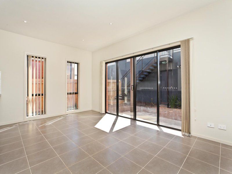 7 College Street, Caroline Springs - Thumbnail 5
