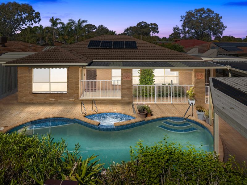 12 Bernborough Place, Mill Park