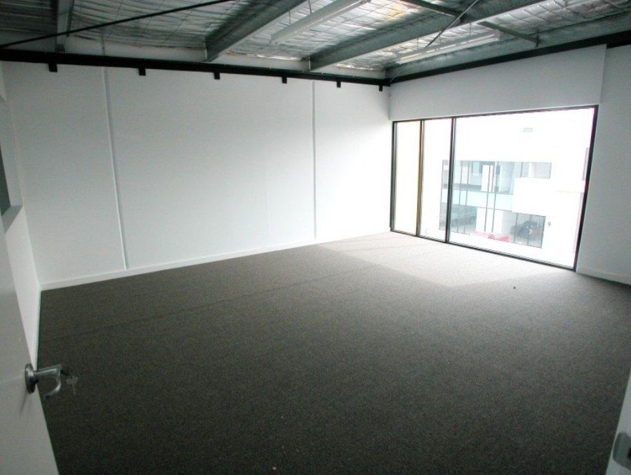 MODERN OFFICE/WAREHOUSE IN EXCELLENT LOCATION!!
