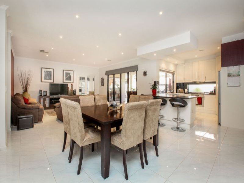7 Bowman Court, Taylors Hill - Thumbnail 4