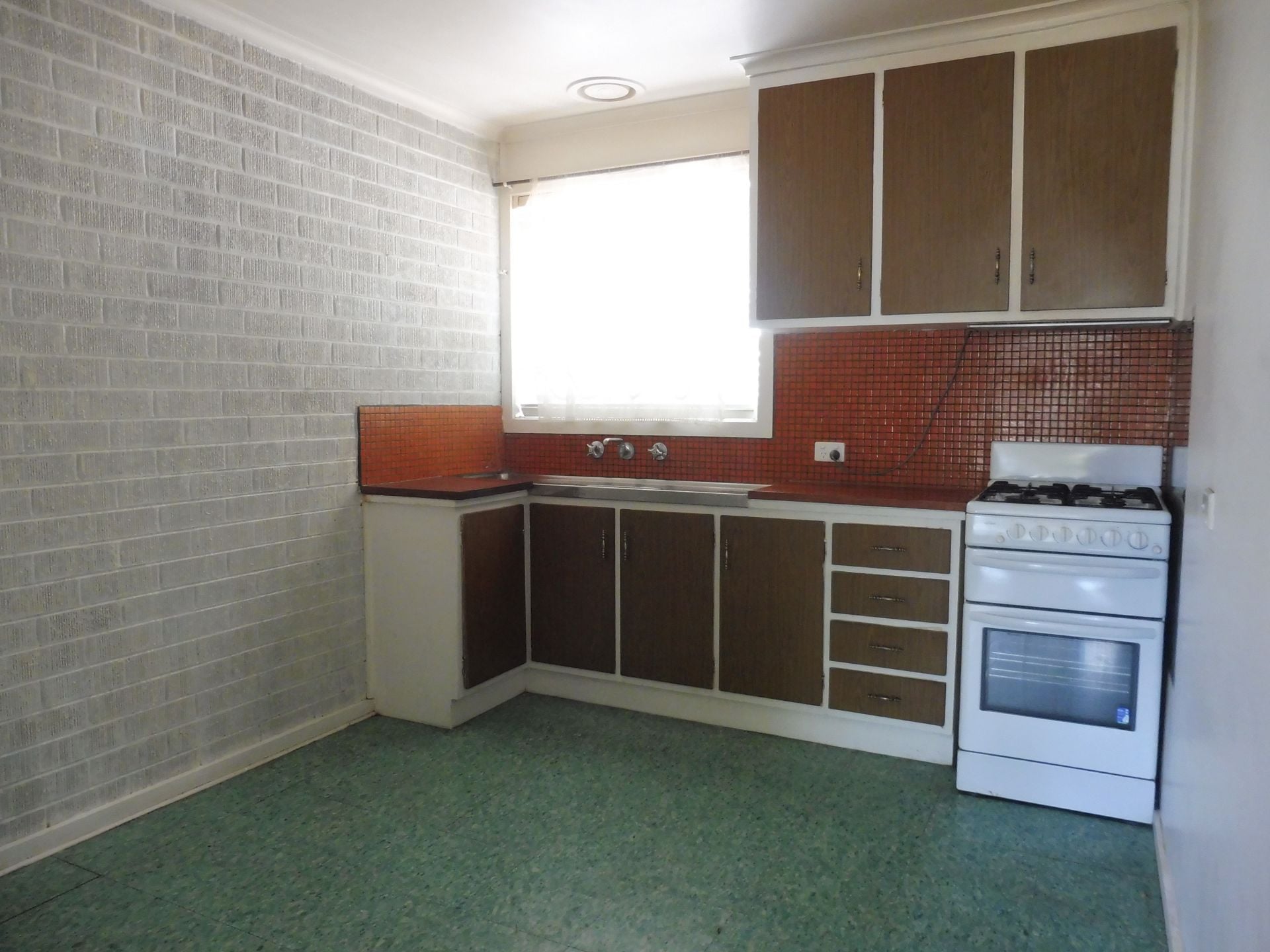 CLOSE TO ALL AMENITIES