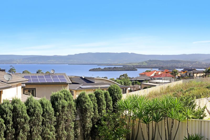 Real Estate For Sale 113 Shearwater Drive Lake Heights , NSW