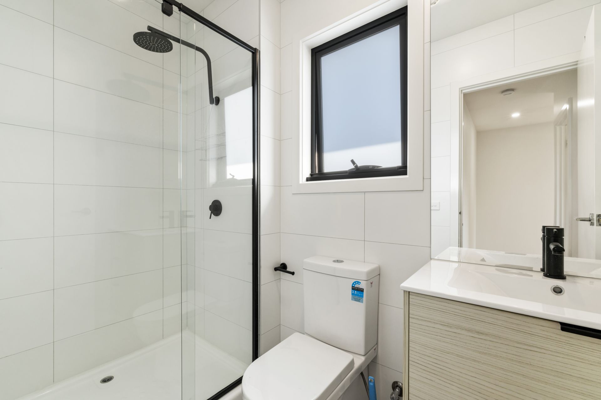 Stylish 2-Bedroom Townhouse in the Heart of Reservoir!