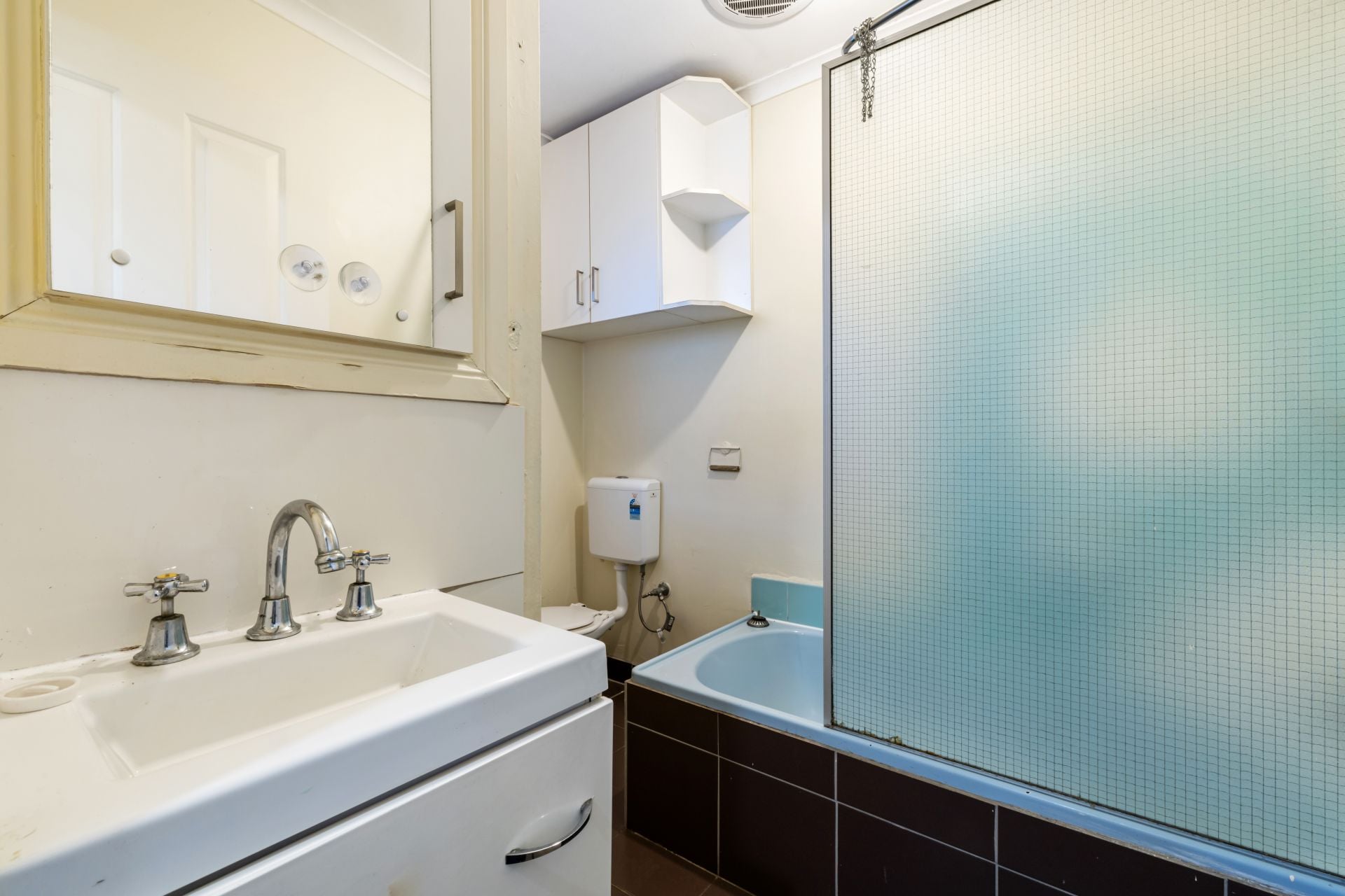 2 BEDROOM DELIGHT.