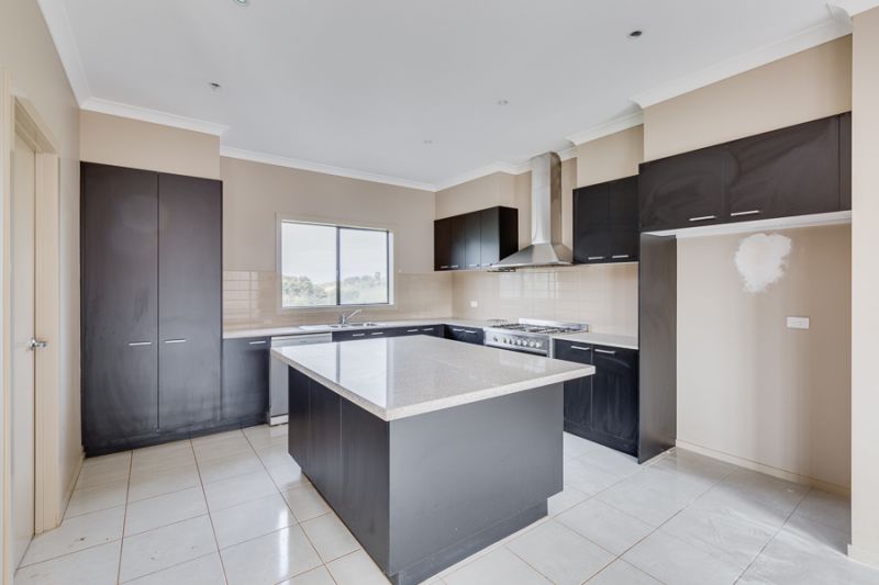 63 Darley Drive, Bacchus Marsh - Thumbnail 2