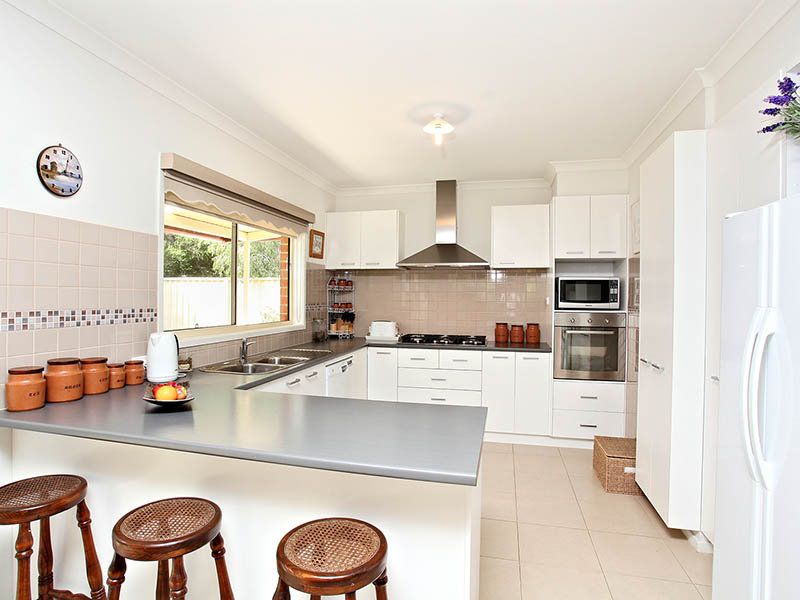 29 Blakeville Drive, Caroline Springs - Thumbnail 6