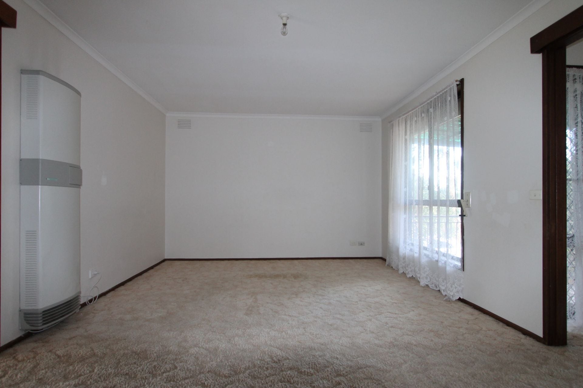 LOCATION, LOCATION, LOCATION!! * GARDENER INCLUDED *