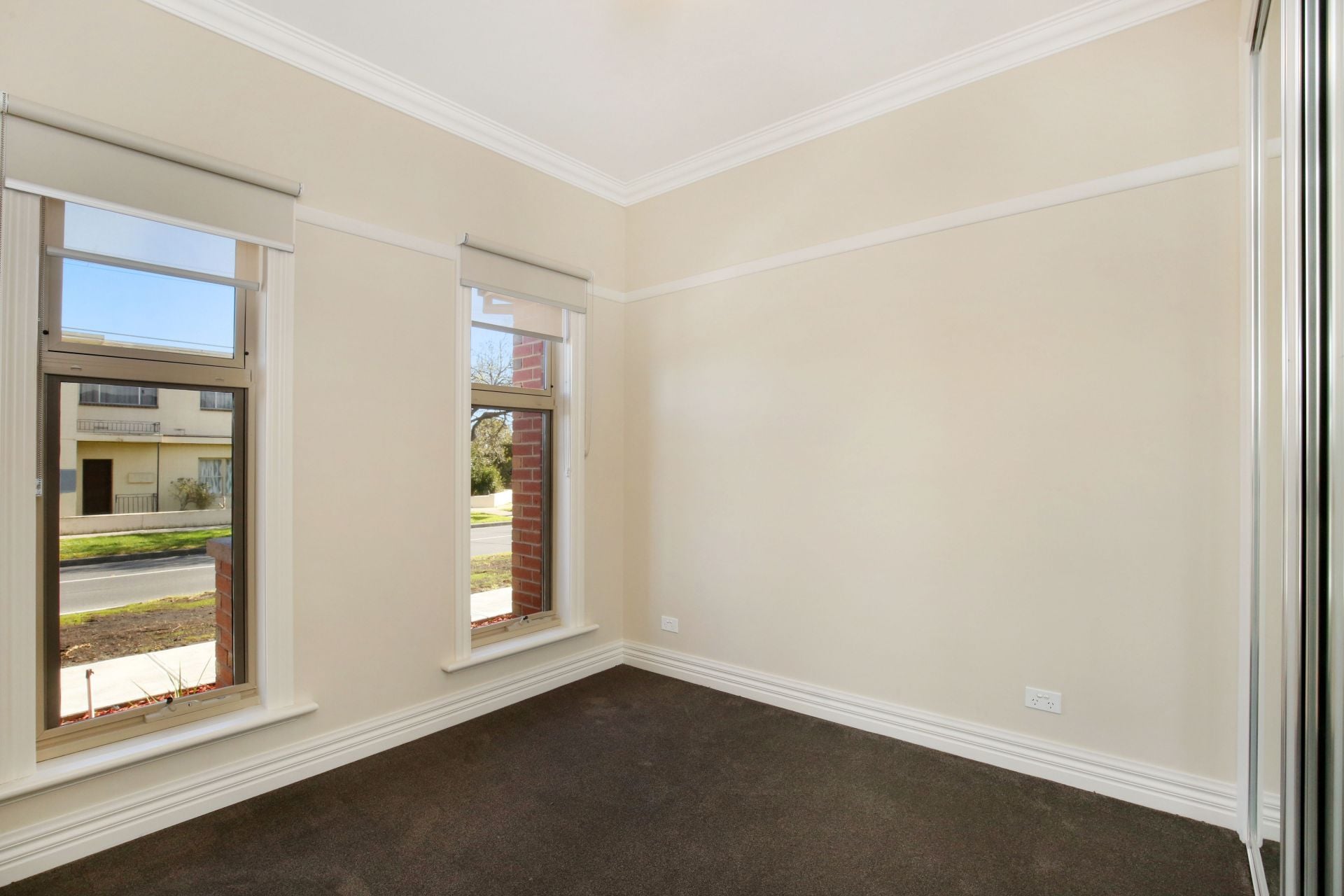 NEW TOWNHOUSE IN PERFECT LOCATION