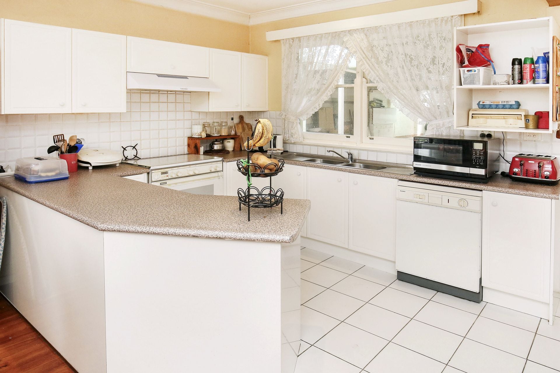 DOUBLE STOREY DELIGHT WITHIN WALKING DISTANCE TO LATROBE UNIVERSITY
