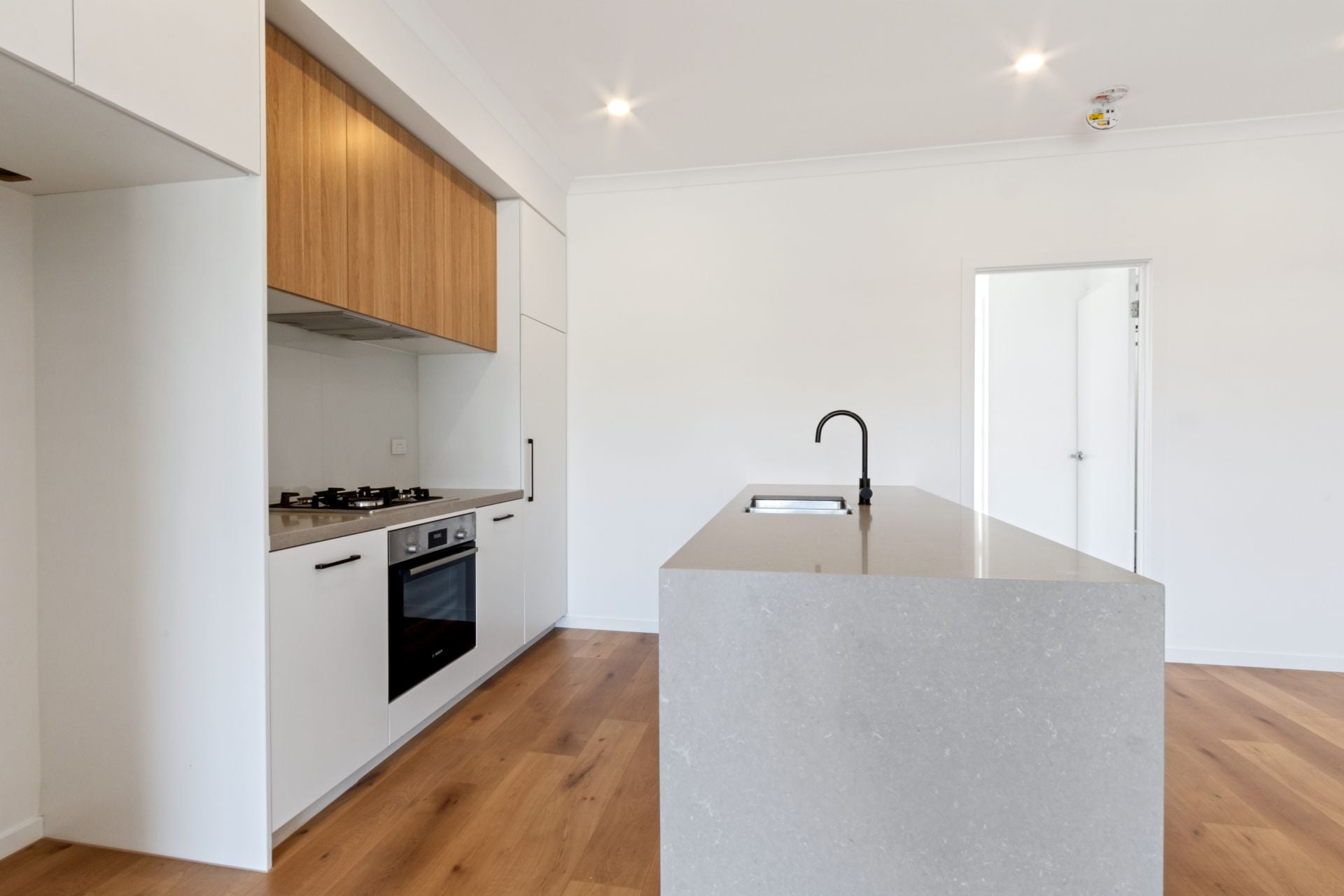 Near New Townhouse with Rooftop Terrace