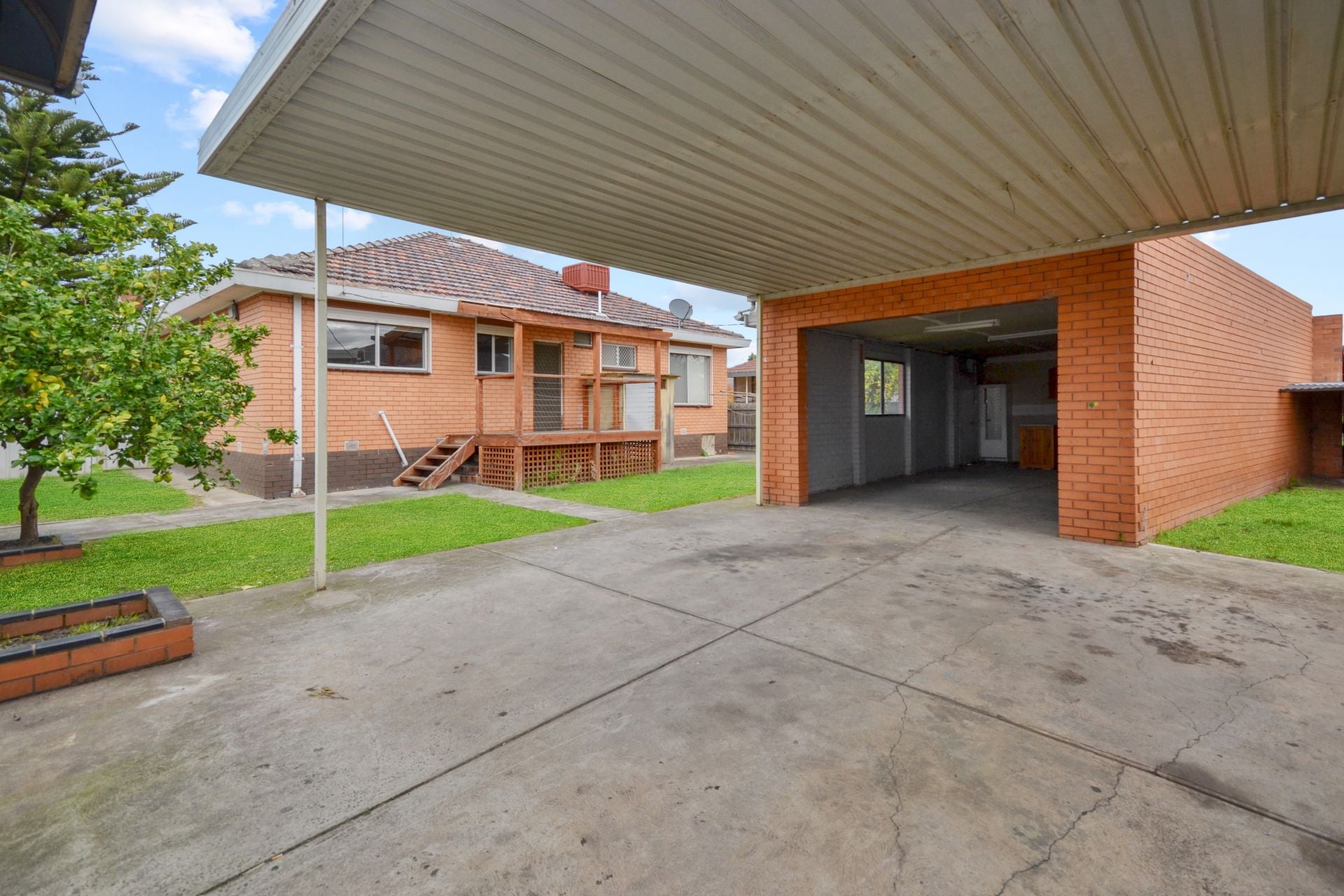 CHARMING THREE BEDROOM HOME!
