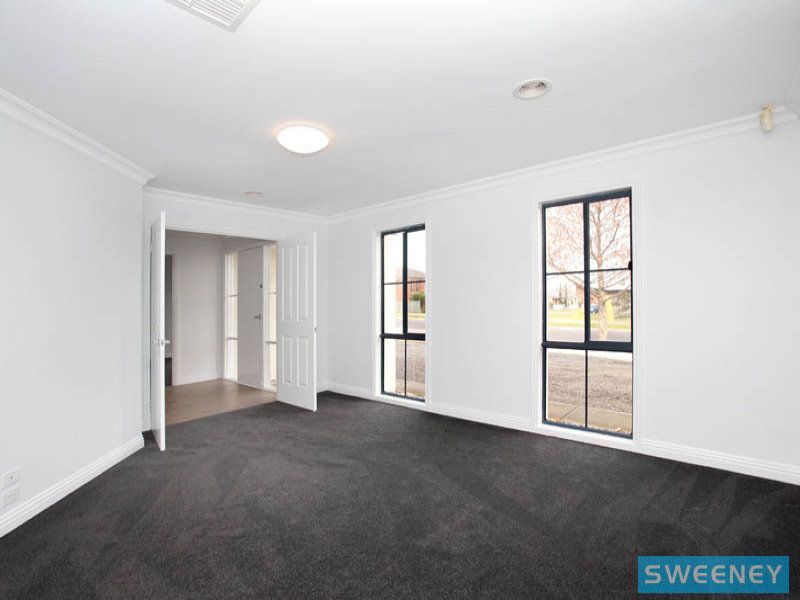 40 Heysen Parkway, Caroline Springs - Thumbnail 4