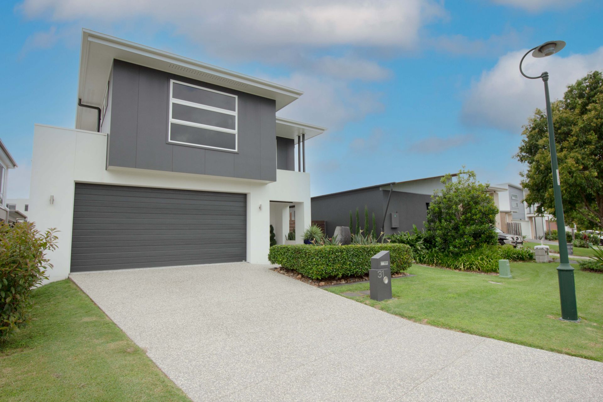 31 Harbour Rise, Hope Island - Image 1