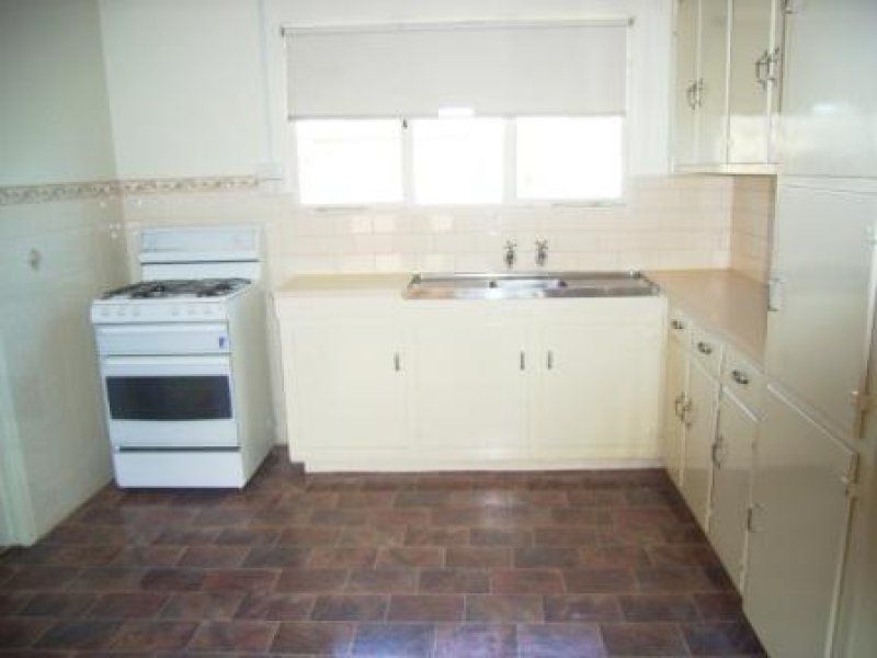 12 Williams Road, Laverton - Thumbnail 3