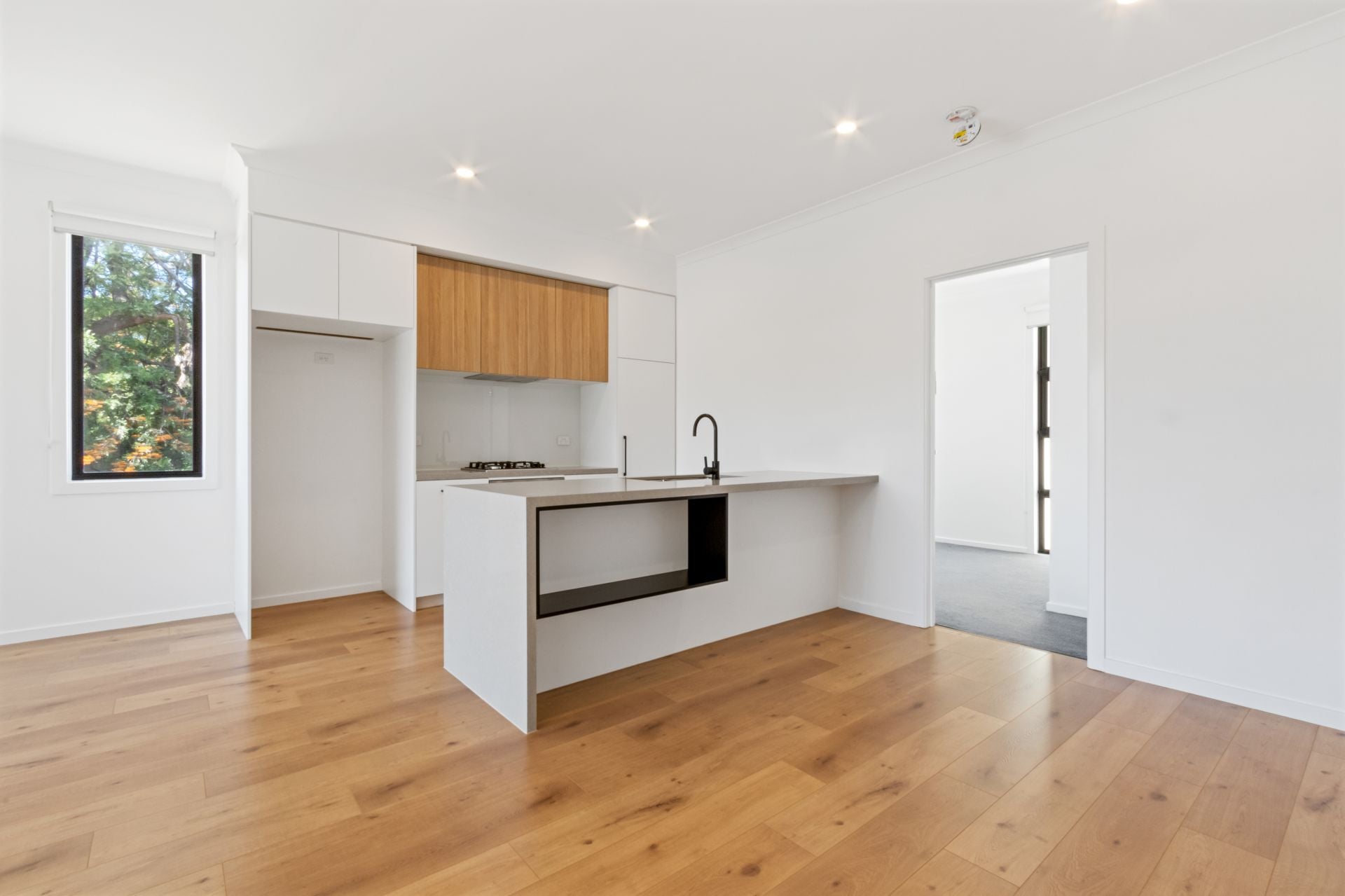 Near New Townhouse with Rooftop Terrace