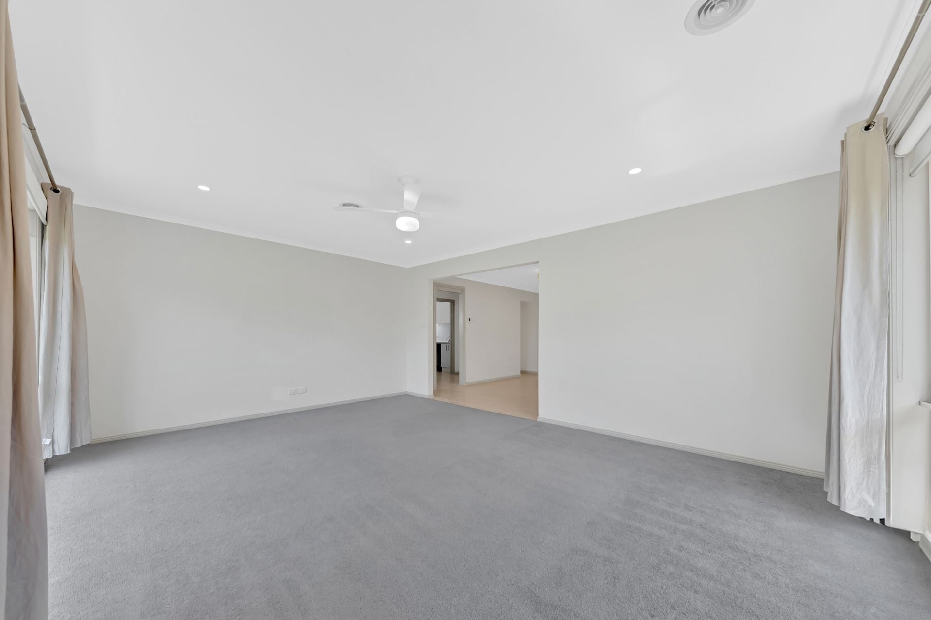 4 Bedroom Delight!