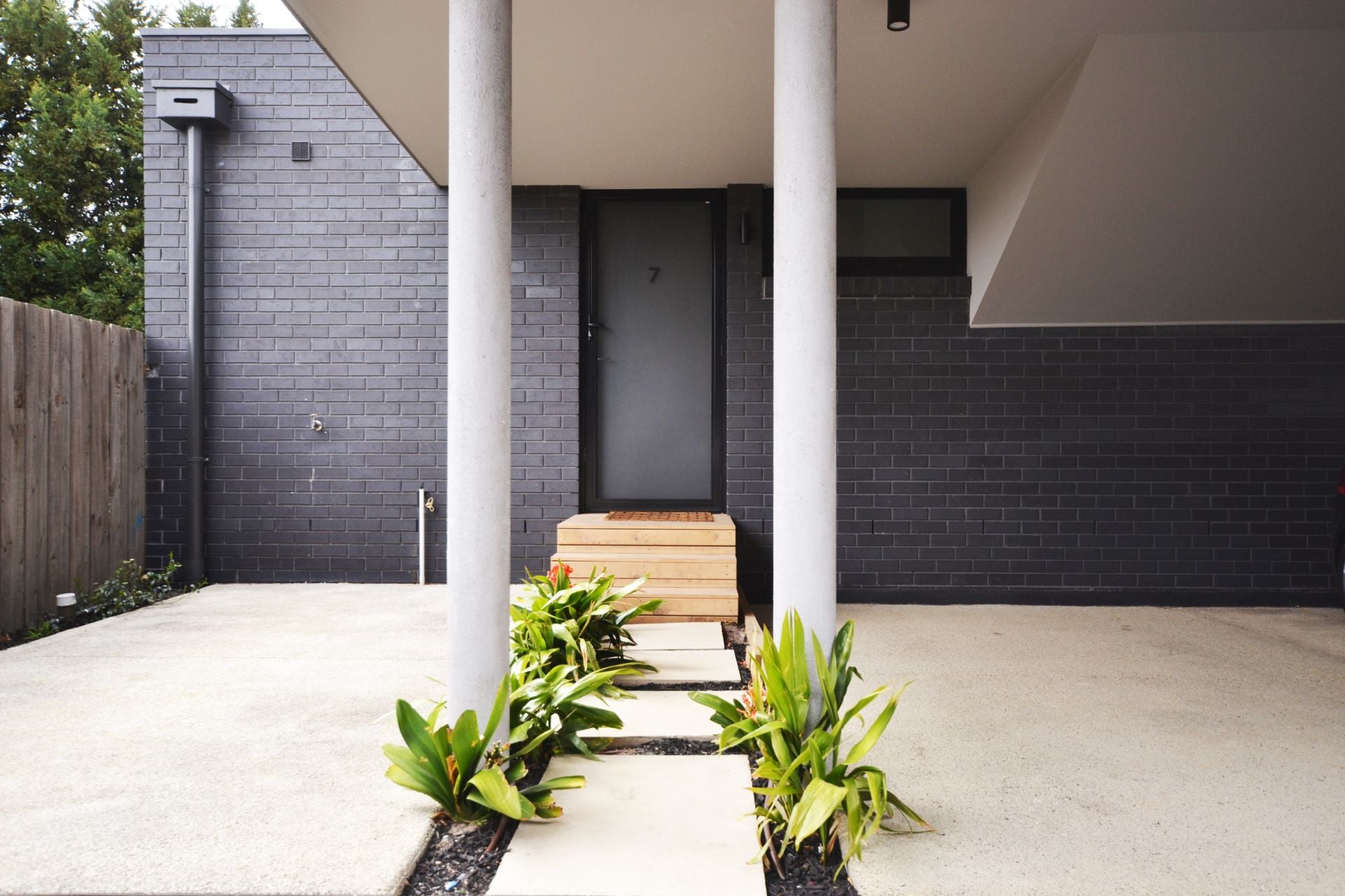 CONTEMPORARY ELEGANCE & STYLE