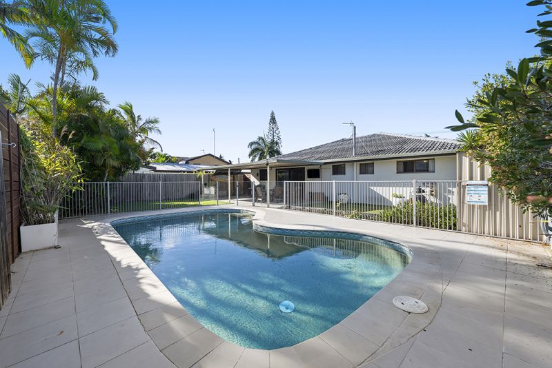 72 Poinsettia Avenue, Runaway Bay - Thumbnail 3