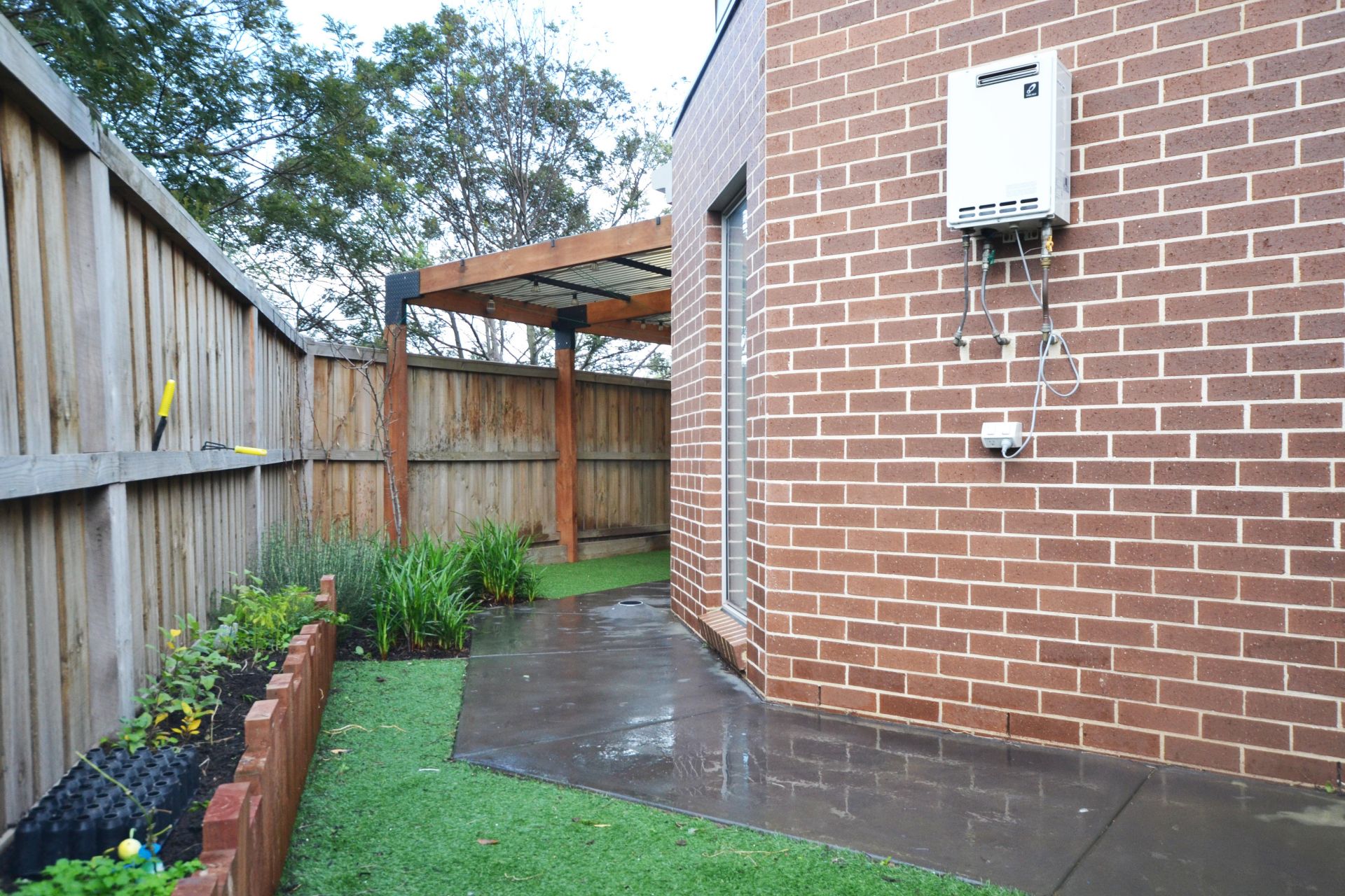 THREE BEDROOM CONTEMPORARY LIVING