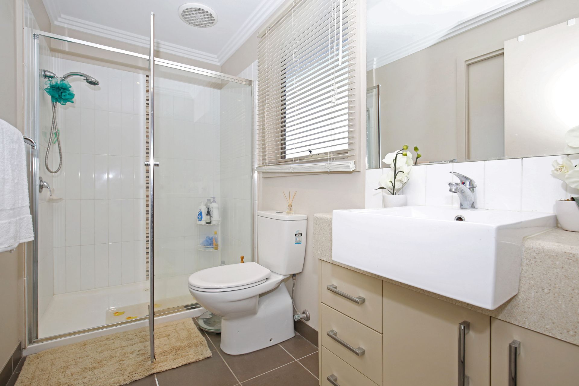 Modern & Spacious!