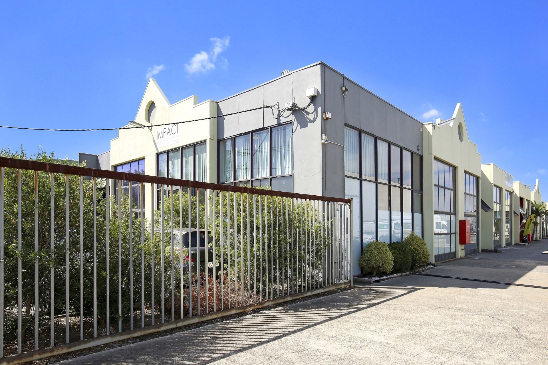 GREAT INDUSTRIAL INVESTMENT - SUPERBLY POSITIONED STORAGE UNIT WITH MEZZANINE OFFICE IN SOUGHT AFTER  INDUSTRIAL POCKET OFF SETTLEMENT ROAD