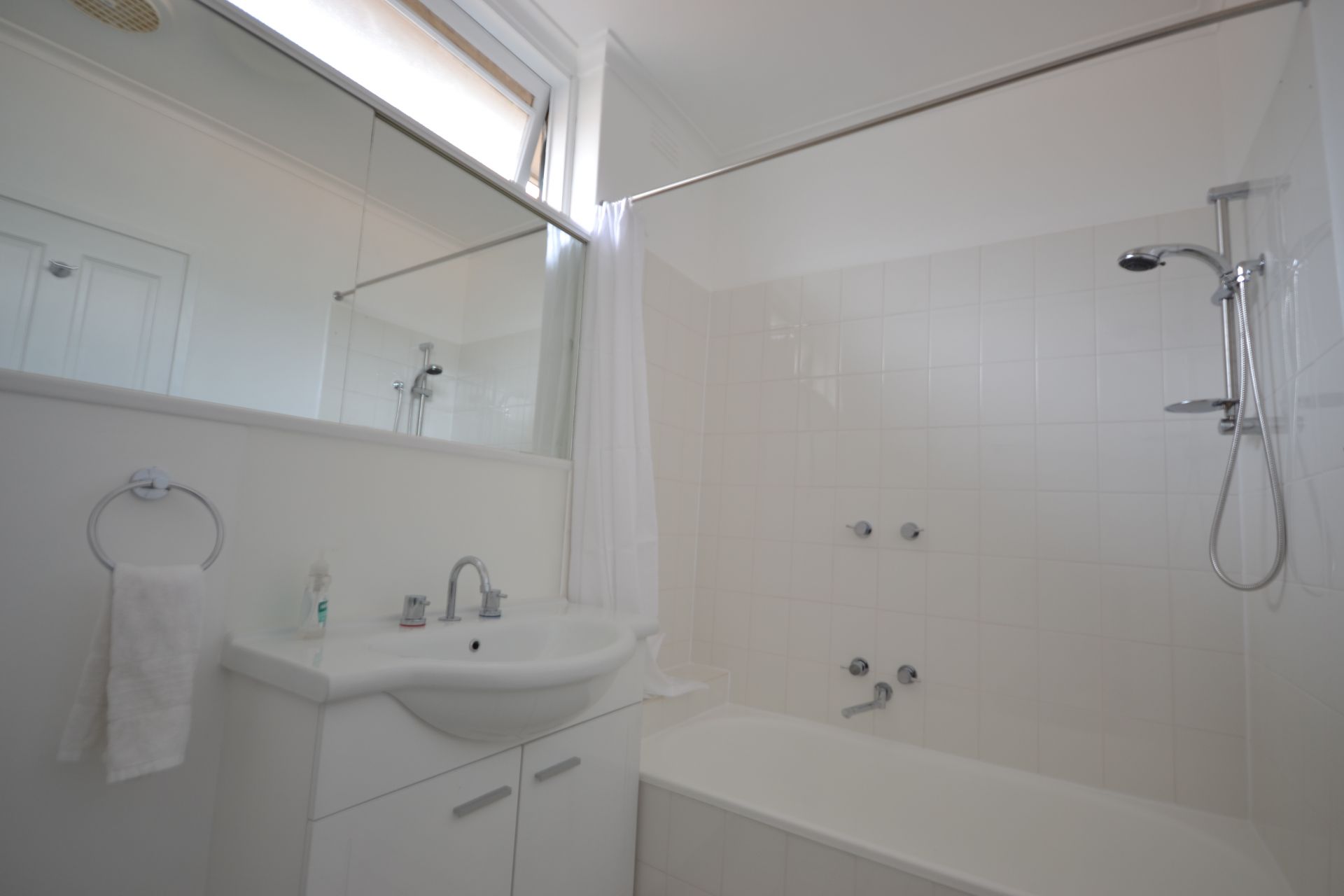 RENOVATED - WALKING DISTANCE TO ZONE 1 TRAIN AND TRAM