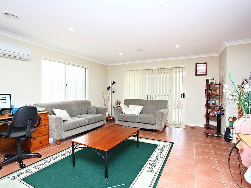 12 Weigall Close, Caroline Springs - Thumbnail 4