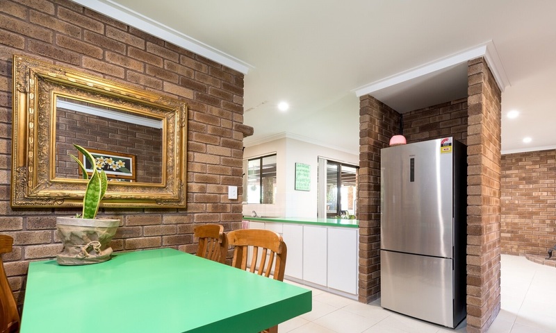 19 Christowe Drive SWAN VIEW WA, Swan View - Thumbnail 4
