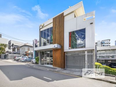 ULTRA MODERN FREESTANDING OFFICE!