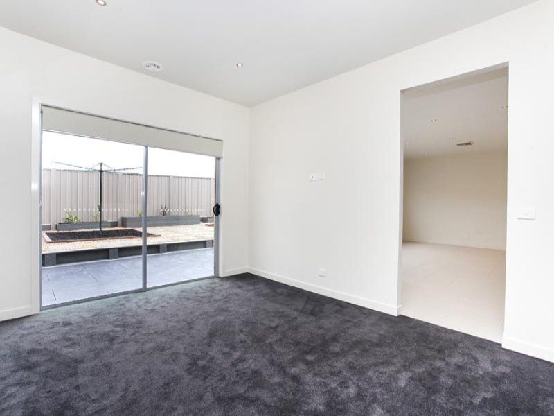 111 Oakview Parade, Caroline Springs - Thumbnail 6