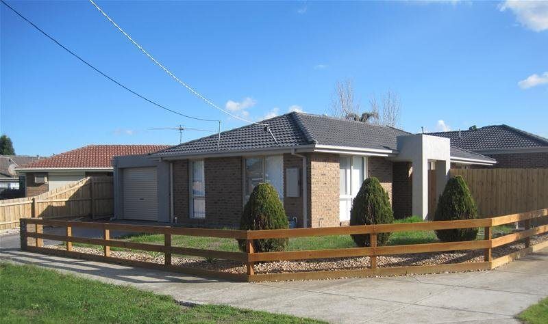 11 Horseshoe Crescent, Epping