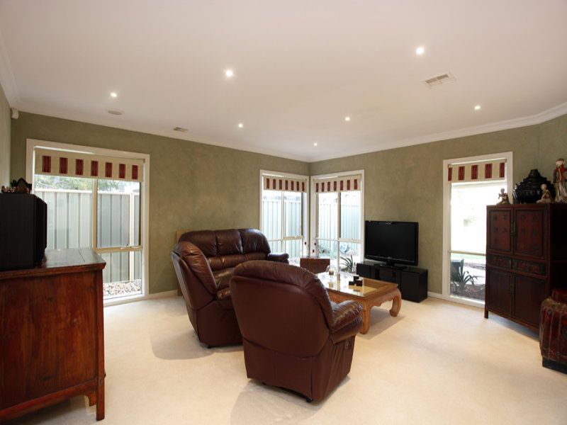 8 Earls Court, Point Cook - Thumbnail 3