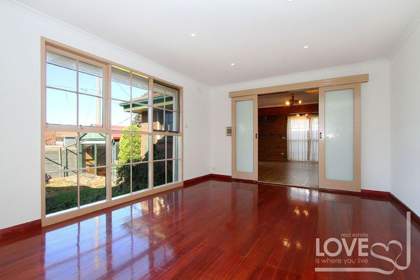 WARM FAMILY HOME IN IDEAL LOCATION